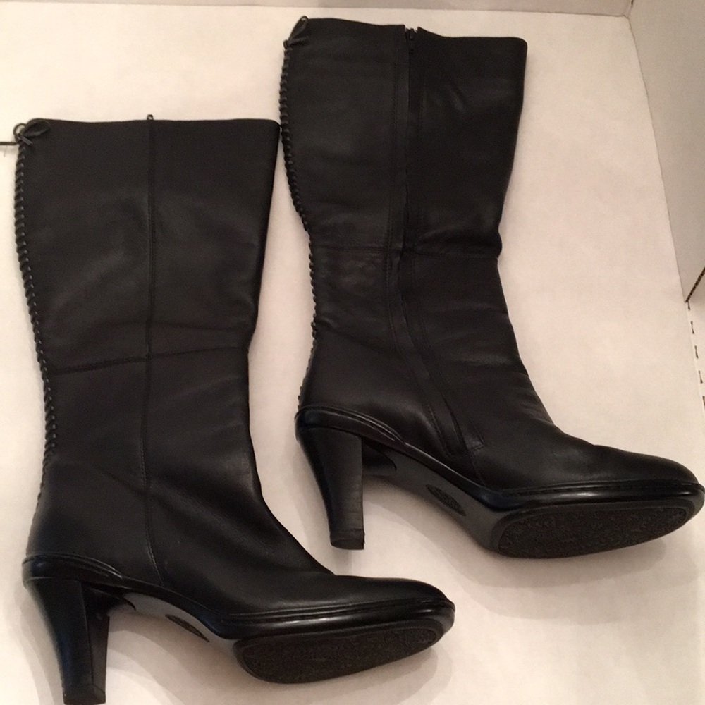Sofft black boots